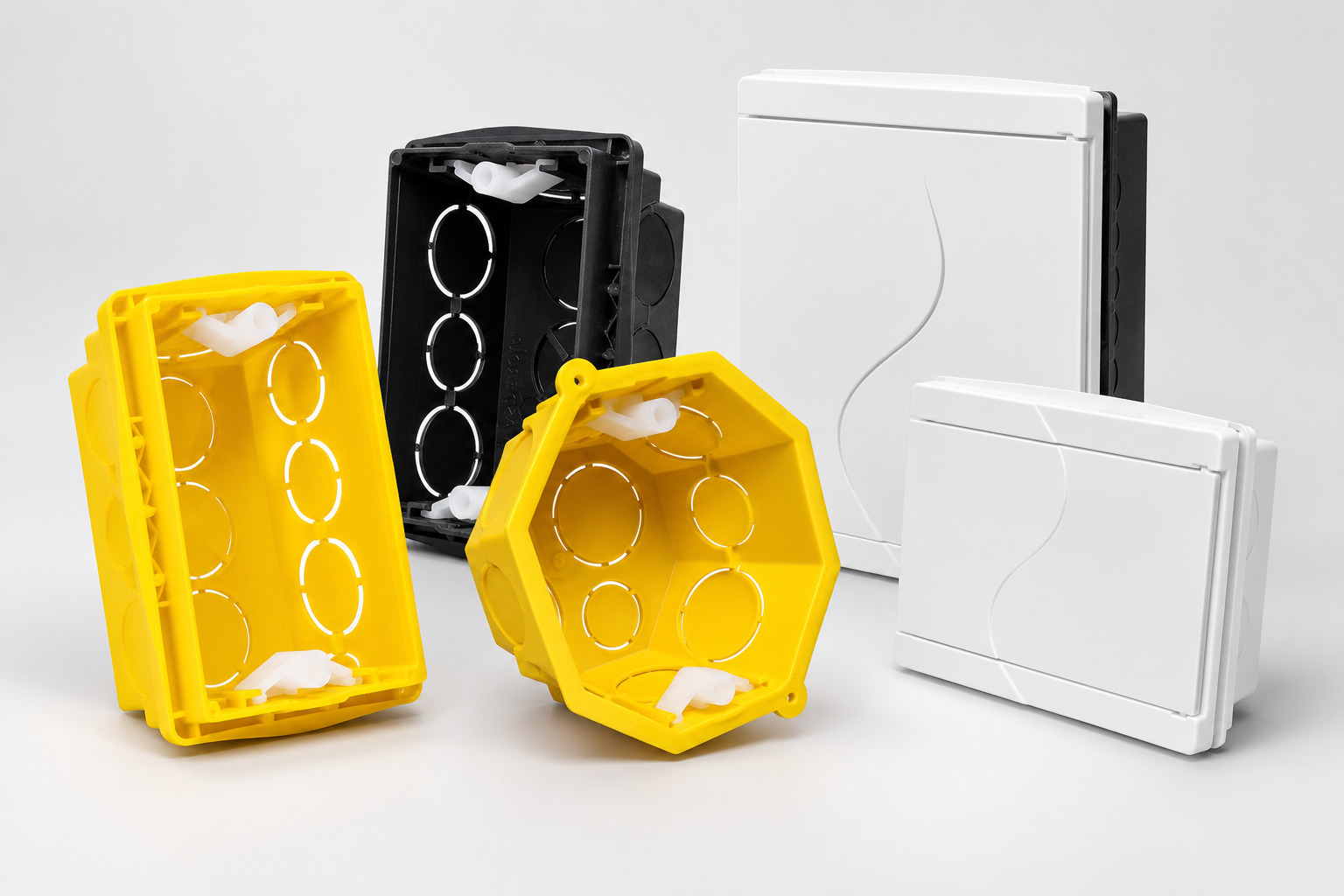 Quadro de distribuição amarelo com disjuntores